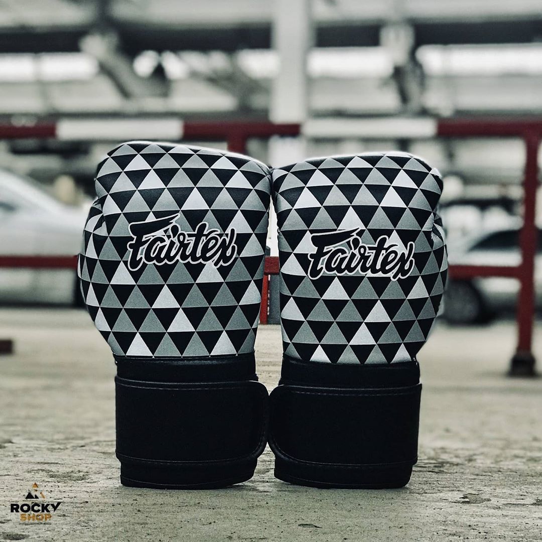 ROCKY-SHOP - 🔥🔥🔥Качество от тайских мастеров! Перчатки Fairtex Optical. Лимитированная серия ART дизайн. Перчатка с удлиненным манжетом. Очень легко сжать кулак, что позволит сохранить энергию во врем...