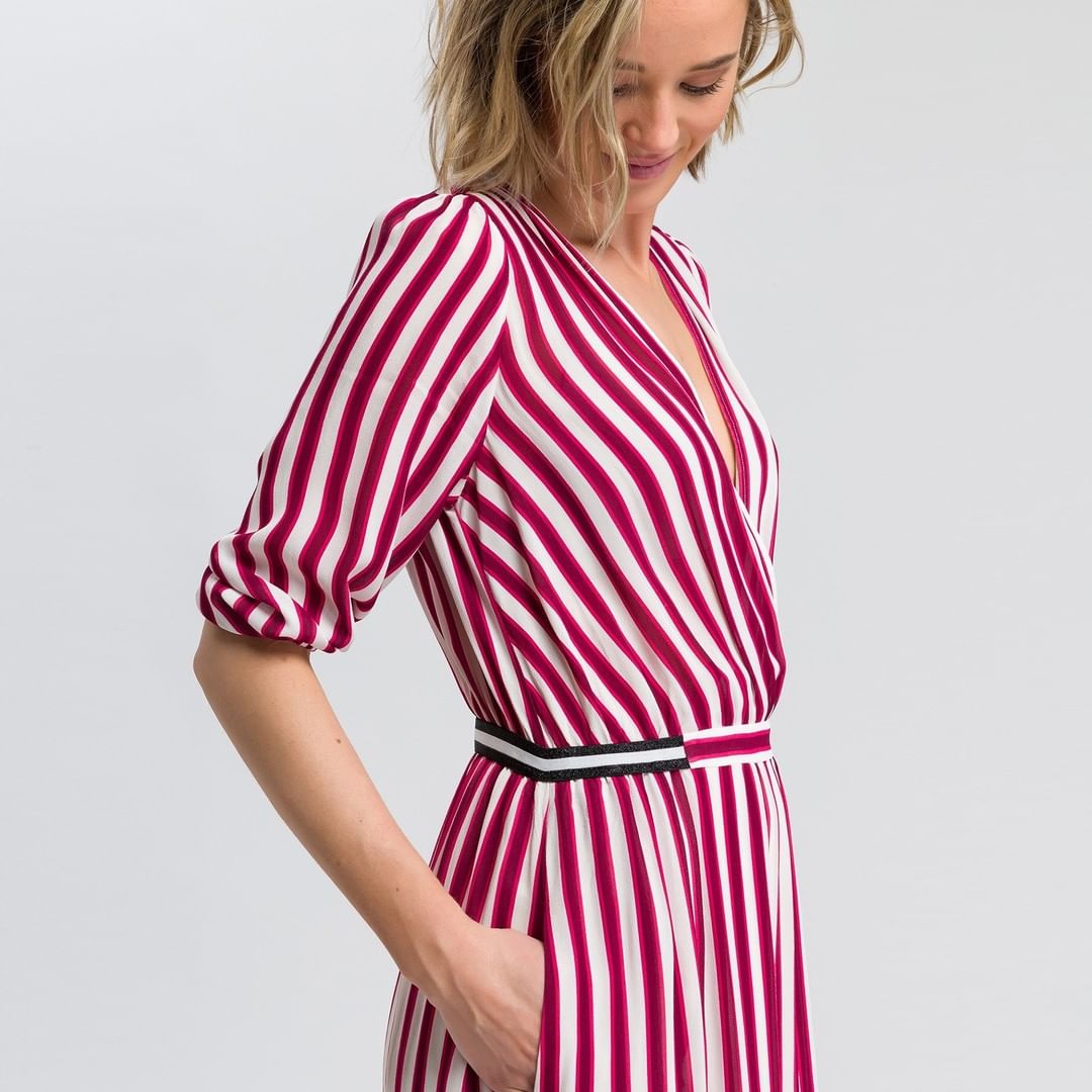 Marc Aurel - Our new striped midi-dress feels soft and light on your skin! Combine it with sneakers, boots or dress it up with your heels - it's your turn!
.
.
#marcaurelfashion #marcaurel #stripes #s...