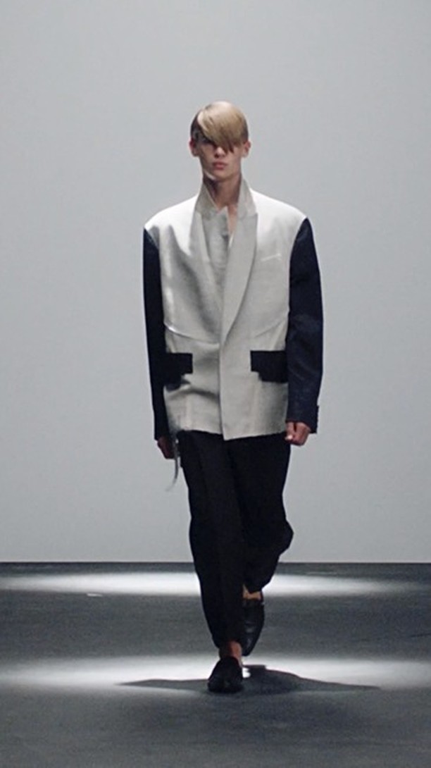 alfreddunhill - WATCH THE FILM
#dunhillSS21

“This collection is not simply about deconstruction, but construction. It’s about the joy of making clothes and the emotional investment in them. These thi...
