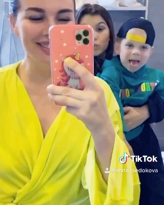  - 1.3 млн  просмотров на видео и 114000 в @tiktok_russia . Ну раз так, мне даже начинает нравиться 😂 Продолжаем ? #инстапрости 😂😂😂