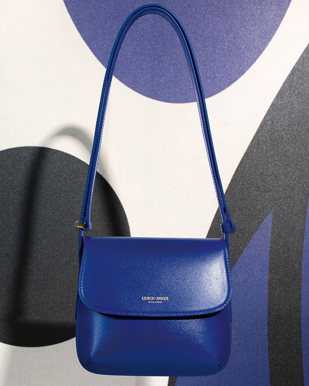 Giorgio Armani - The stylistic details of #GALaPrima pop in primary colours.