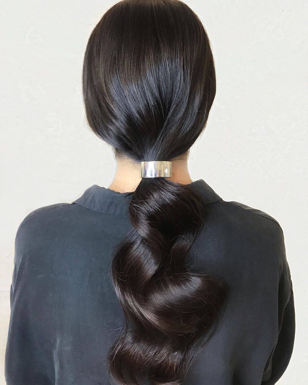 Schwarzkopf Professional - Super sleek & super chic! 🖤

*Formula* 👉 @holliedoesmyhairused #IGORAVIBRANCE 4-63 for this ultra-gloss colour!

#MOREVIBRANCE #hairstyle #darkhair #sleekhair #hairgoals #ha...