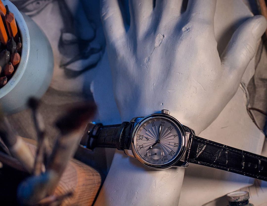 Часы «Молния»/ Molnija watches - Обновленная коллекция Tribute 1984 притягивает взгляды.
⠀
Гильошированный циферблат с римскими цифрами и мануфактурный противоударный механизм 3603 - сочетание достойн...