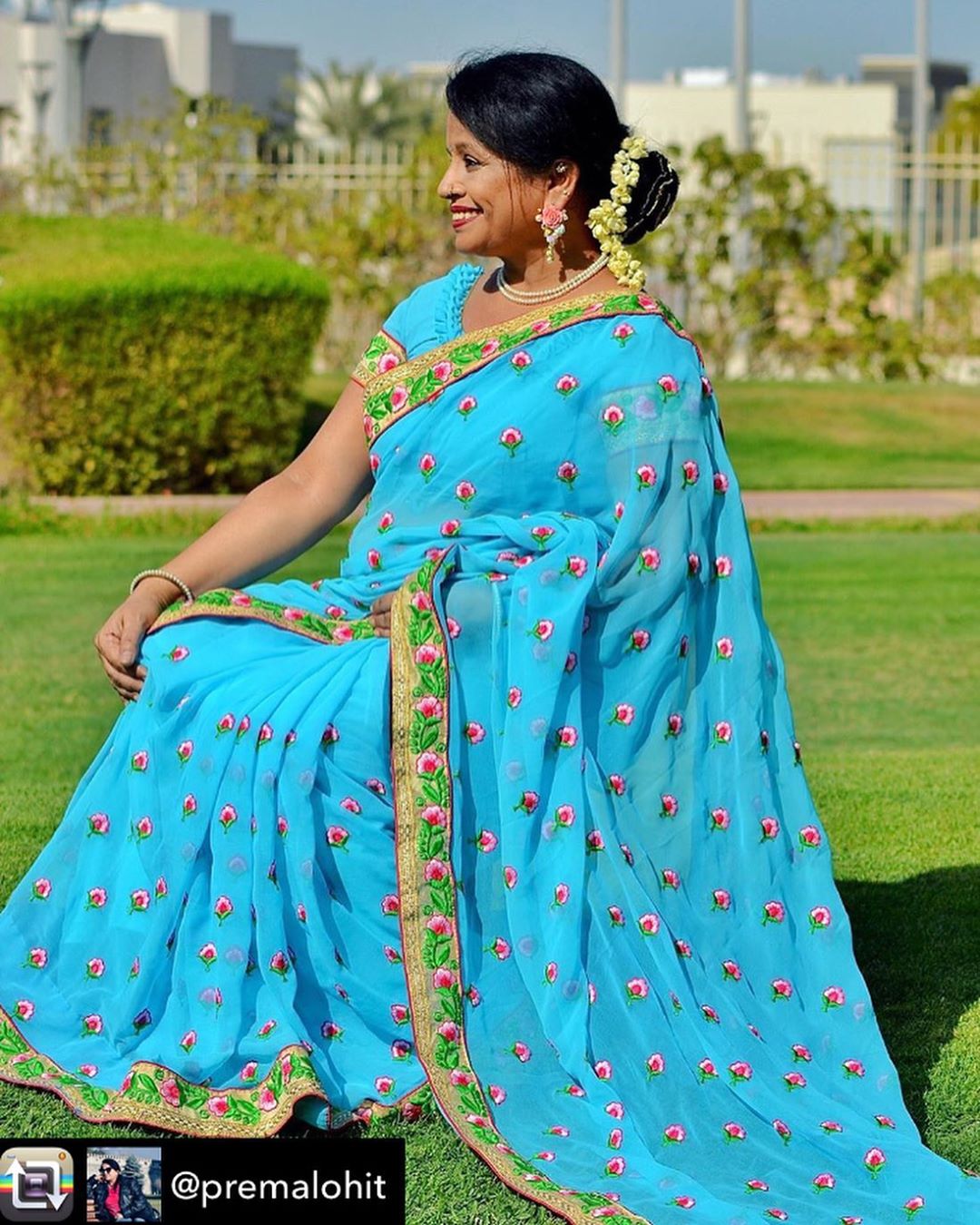 Mirraw - @premalohit looks amazing in the sky blue embroidered georgette saree.
Check out the amazing saree collection at our #gisf festival on @mirraw.
last few hours left.
50-80% off.
product ID:226...