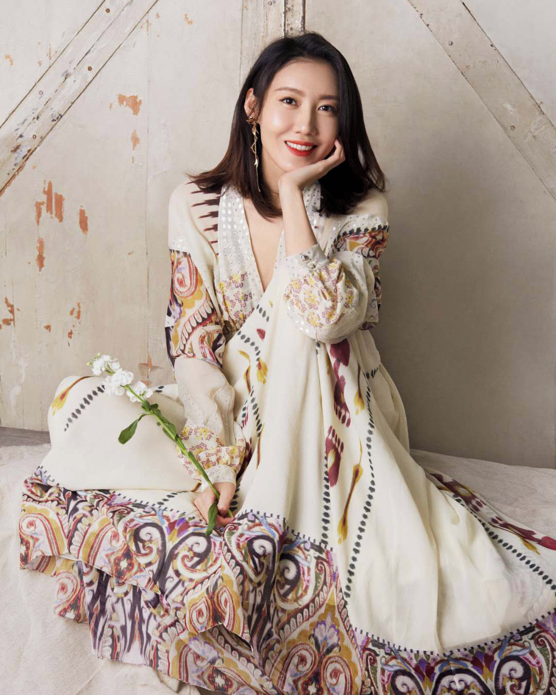 ETRO - A rustic-chic feel, elaborated prints and harmonic colors from the SS20 collection.⁣
As seen in LOVE China.⁣
#ETRO #ETROeditorials