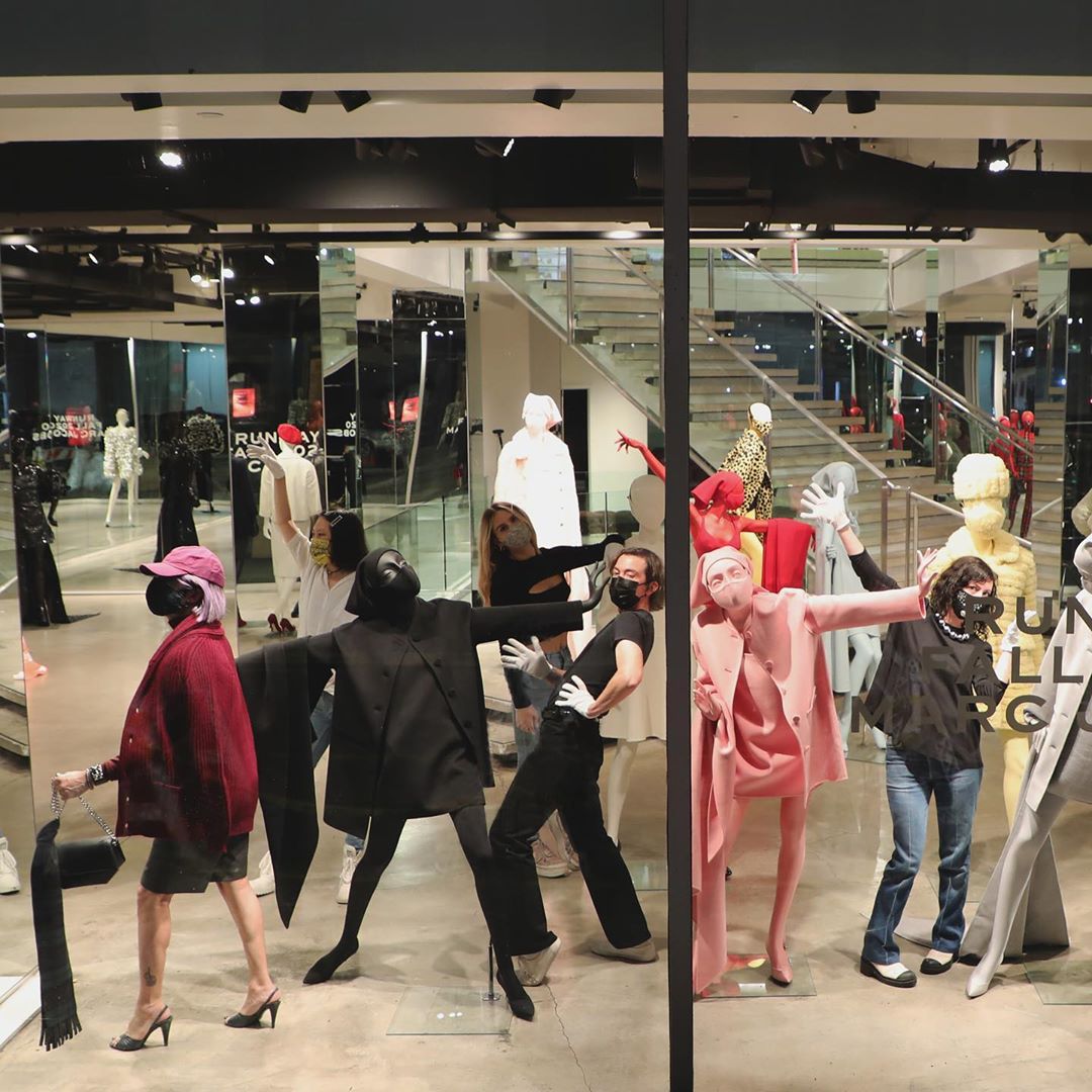 Marc Jacobs - The mannequins featured in our new installation are posed in motion—an homage to our latest runway show's brilliant choreography by @KaroleArmitage.

RUNWAY FALL 2020 MARC JACOBS is now...