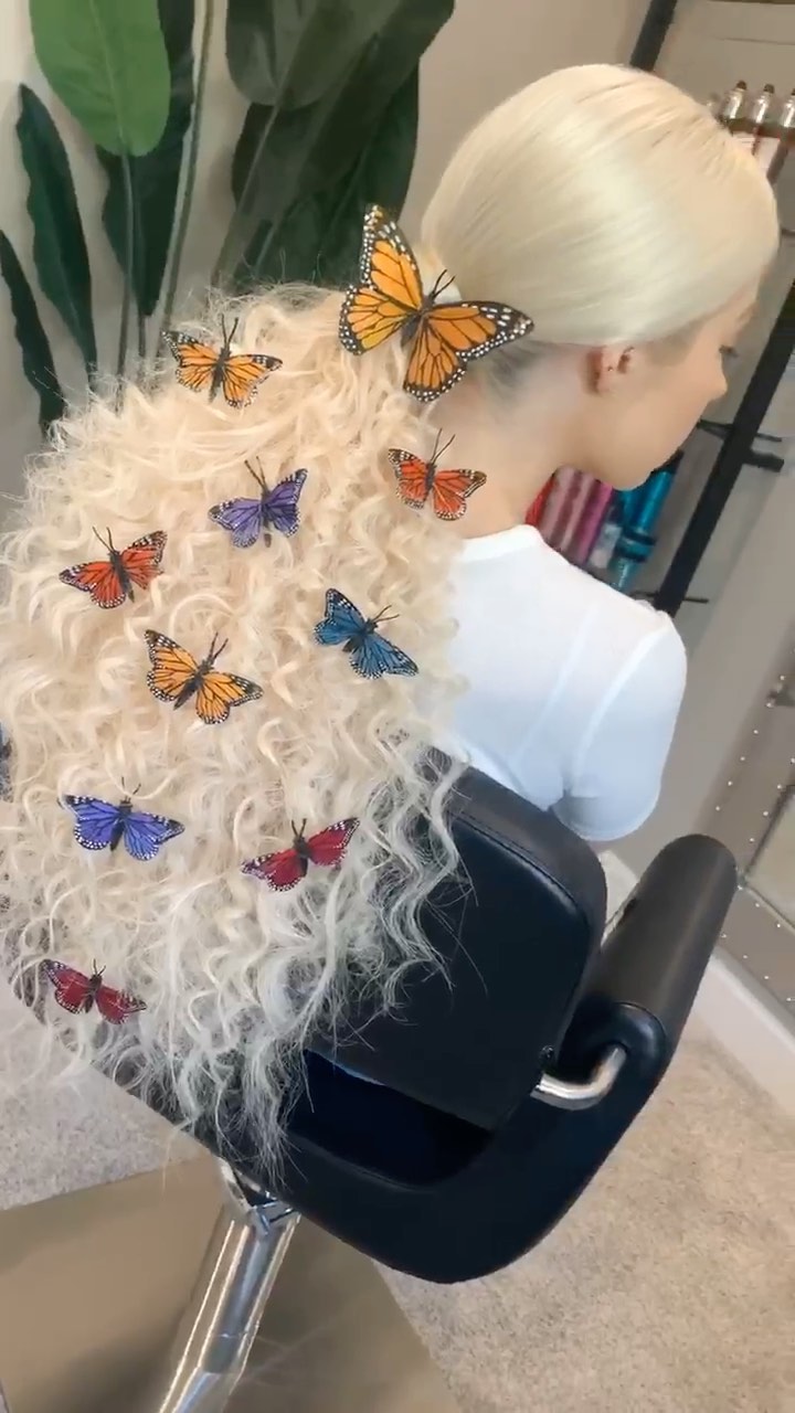 Sexy Hair® - Let's fly away 🦋 Watch and learn from Visionary Team Member @antestradahair as he shows you how to create this mesmerizing look! Antonio used SexyHair Texture Sunny Vibes Texturizing Spra...