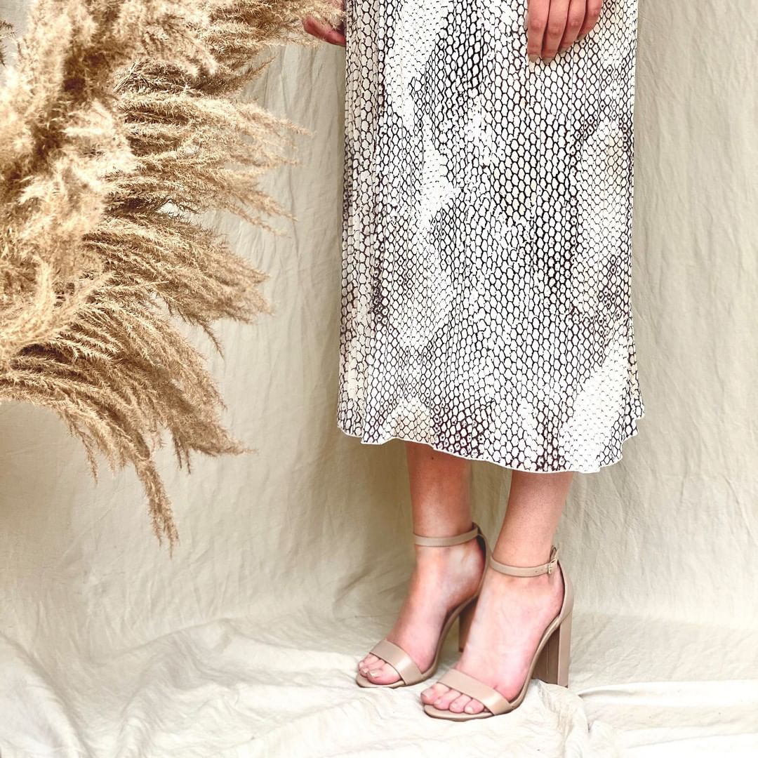 Marc Aurel - Our Pleated dress with snake print has exactly the straight fit you need for a real feel-good moment!
Combine it with heels to give your look an elegant touch! 
.
.
#marcaurelfashion #mar...