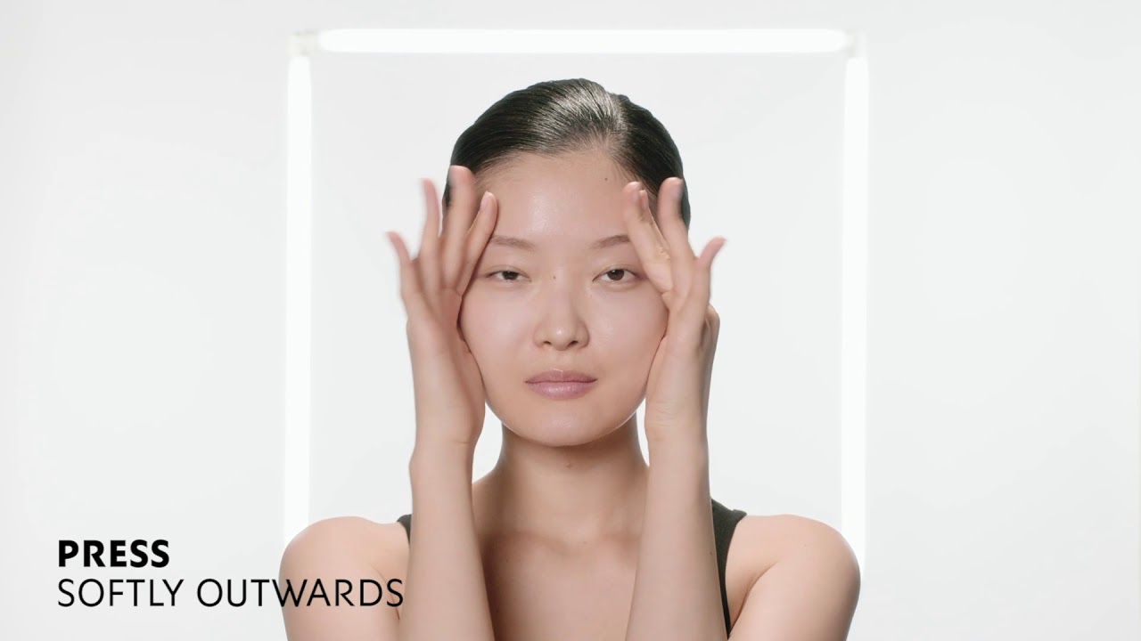 YVES SAINT LAURENT: HOW TO APPLY PURE SHOTS HYDRA BOUNCE ESSENCE-IN-LOTION