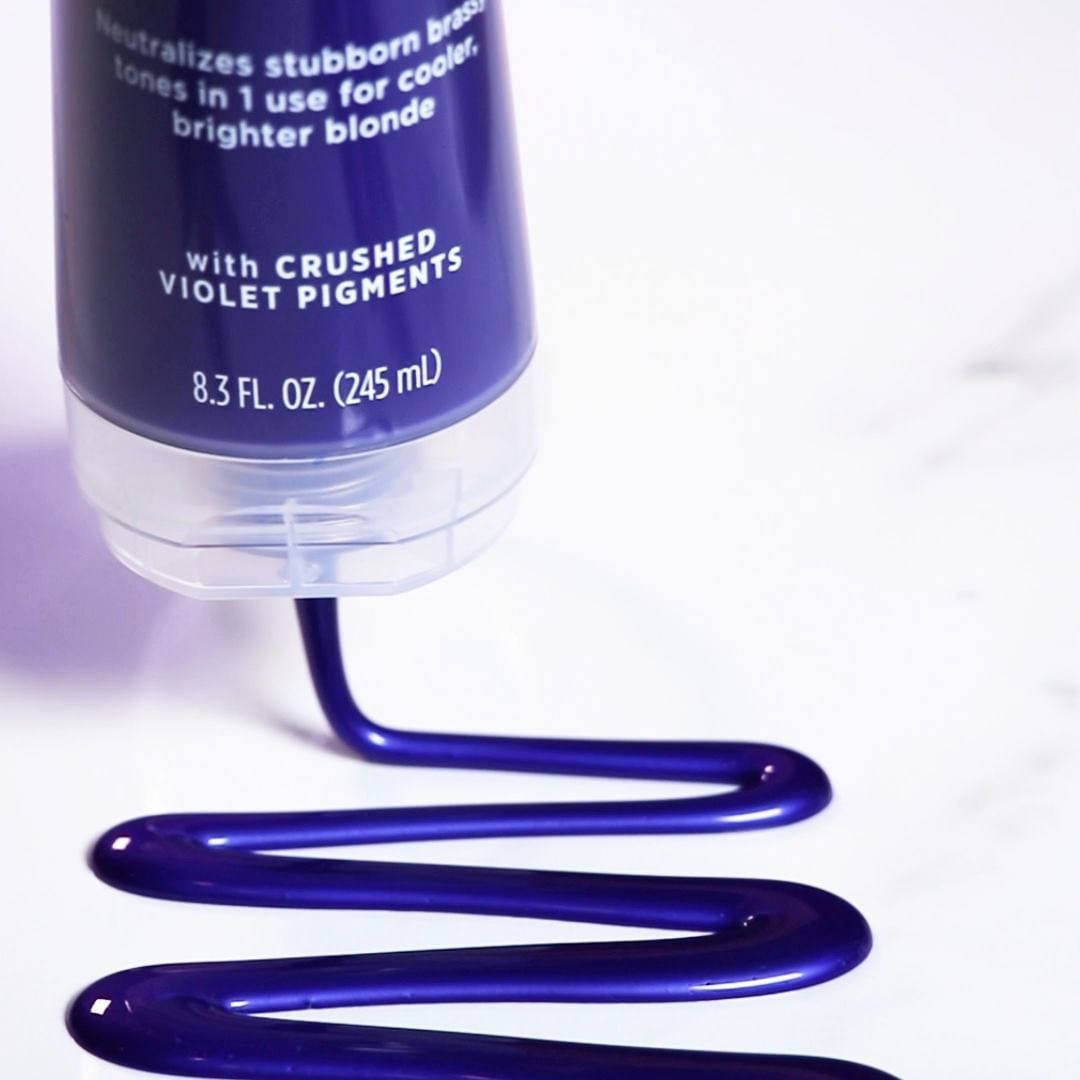 John Frieda US - 💜 The purple pigment of Violet Crush Shampoo for blondes is not only great for toning brass but also MESMERIZING. Leave a 💜 if you can’t stop watching.

#texturetuesday #purpleshampoo...