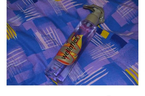 1 звезда - за запах. 2 звезда - за удобный распылитель. Минус 3 звезды - за бесполезность. - отзыв1 Термозащитное средство Wella Спрей для волос Wellaflex термозащита/стиль фото