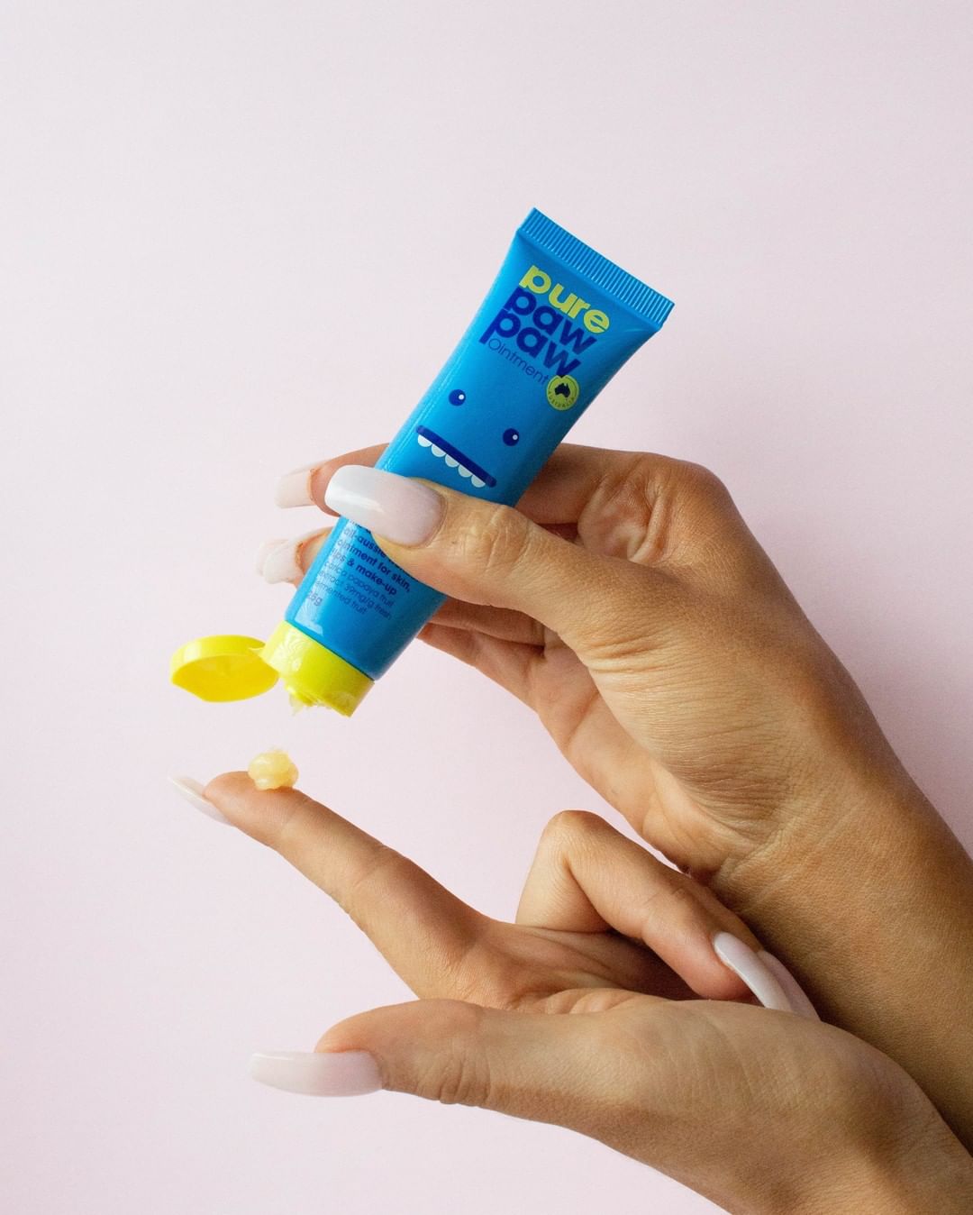 Pure Paw Paw - One little squeeze - all the fixes. 🕺🏼⠀⠀⠀⠀⠀⠀⠀⠀⠀
#purepawpaw #lipservice #allrounder #beautymusthave #beautyointment #fruityflavours #cultbeauty #lipglossaddict #mrfixit