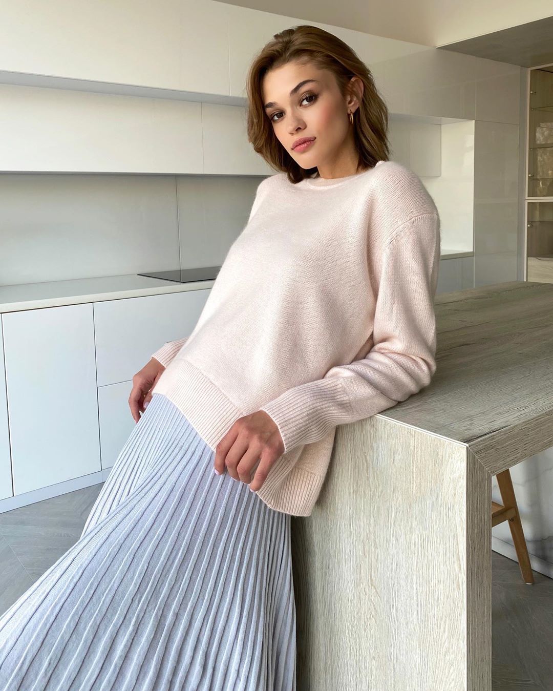 ToBeBlossom.ru - Как вам такое сочетание свободного джемпера и юбки-плиссе в образе?☺️
⠀
В составе джемпера шерсть и кашемир со специальной финишной обработкой, которая даёт им лёгкость и мягкость🍂
⠀...