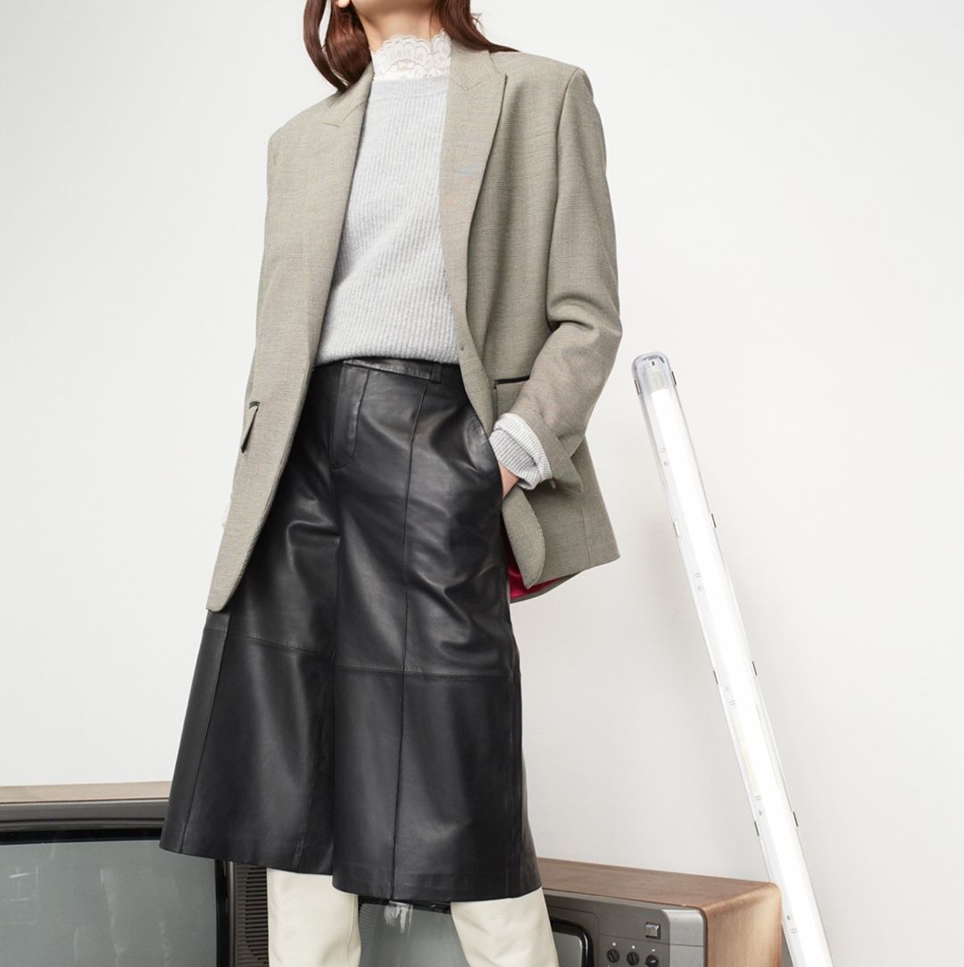 SET by Maya Junger - Trends on sight: Oversized blazer and luxurious leather culottes. Wear it business or casual. ⁠

#SETfashion #pinkwave #blazer #leatherculottes