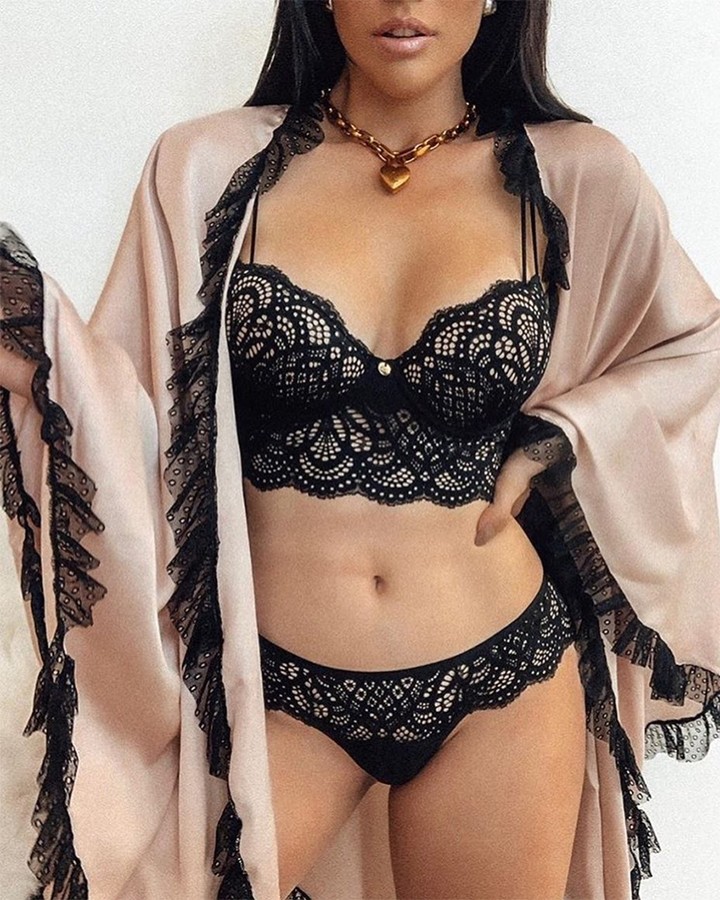 CHIQUEDOLL🎀 - 😎⁠😎⁠😎⁠😎⁠
⁠
⁠
⁠
#black #Sexylingerie #underwear #Lace #home#suitset#love#sexy