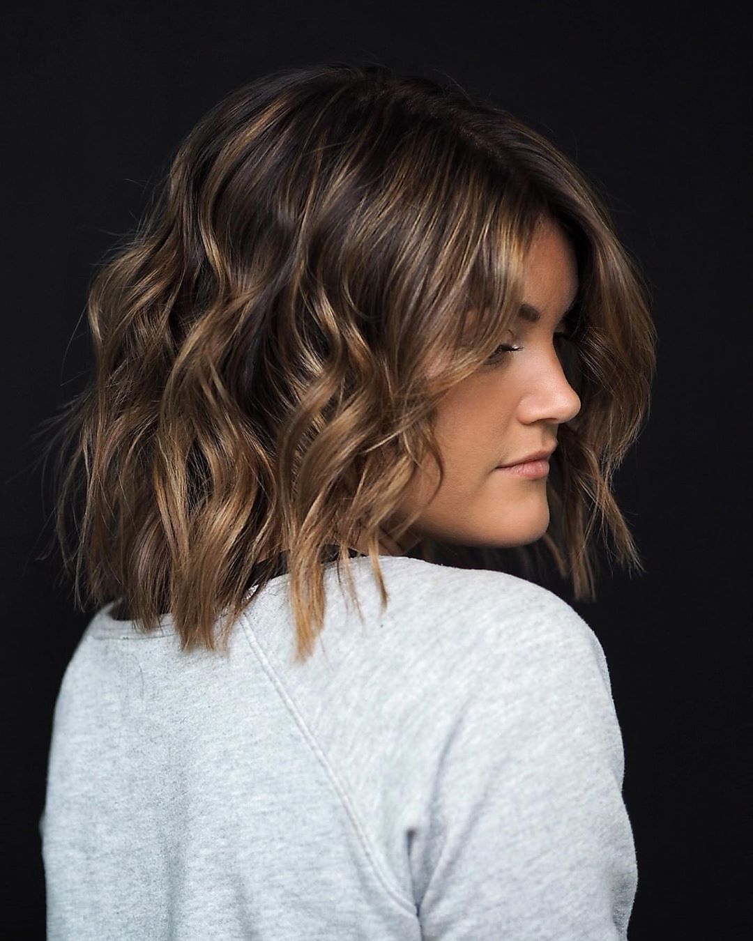 Schwarzkopf Professional - This brunette's got some serious TEXTURE! 👌
*Formula* 👉 @hairbylindal with #IGORAVIBRANCE:
Roots – 6-16 + 5-21 Lift – highlights with #BLONDME Toning – 7-4 + 6-16
#IGORA #MO...