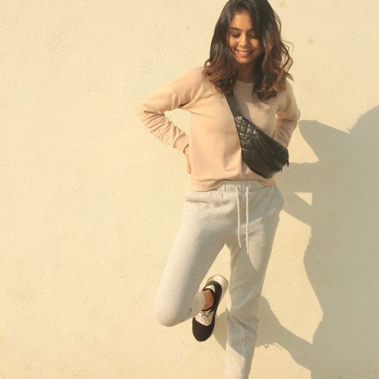 MYNTRA - Will it be a week of living in Pjs? Style inspiration from @_pranalimistry_ 
Look up style codes: 10762830 (joggers) / 10549254 (Sweatshirt) / 8879751 (waist pouch)
To keep up with what’s tre...