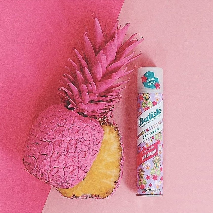 GRACY.RU - Он такой сладкий, он такой манящий, он такой один...он -  Pink Pineapple!🍍💕
⠀
Этот сухой шампунь #batiste с ароматом тропических фруктов!😋
⠀
Гуава, яблоко, апельсин, ананас – фреш-микс отли...