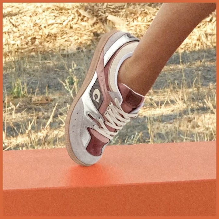 Coach - Fly as ever. #JenniferLopez always brings her own sparkle (a few extra sequins never hurt anybody.) #CoachxJLo #CoachCitySole #CoachNY

Directed by: @haozeng_com
Styled by: @robzangardi & @mar...