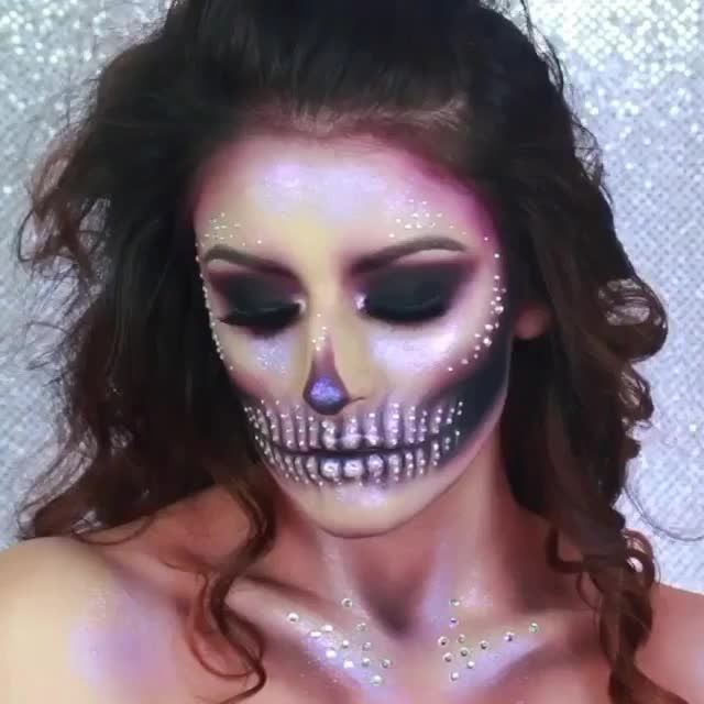 Nastydress - Amazing Halloween Makeup👻 . Tag someone who would love this. 
credit @giuliannaa
#nastydress #Halloween #makeup