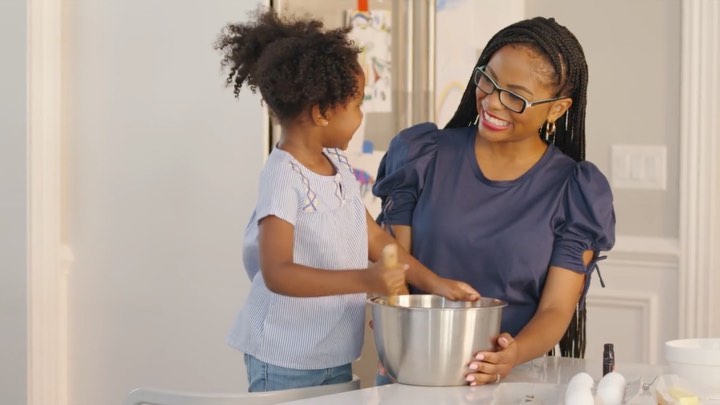 Skip Hop - Mealtime made better! 🍴 Designed to make mealtime easier, our modern high chair converts to a toddler step stool for life beyond baby 😊

#highchair #feedingbaby #firstfoods #kitchenhelper #...