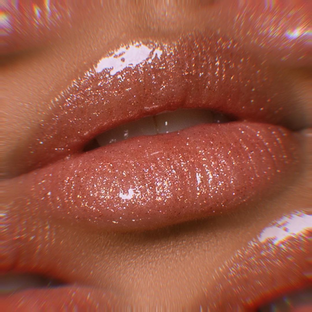 DOSE of COLORS - JAZZY LIPGLOSS ✨
THE JAZZIEST OF THEM ALL!
⠀⠀⠀⠀⠀⠀⠀⠀⠀
#Doseofcolors #Stayglossy  #lipgloss #crueltyfreebeauty