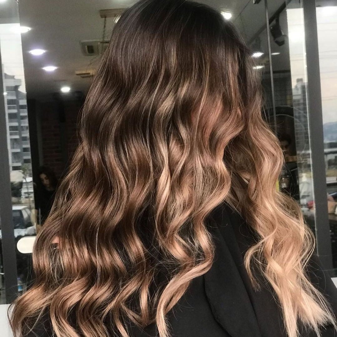 Schwarzkopf Professional - Here's your mid-week pick me up ❤️ Courtesy of @yilmazaykuafor_ozluce with #IGORAROYAL (8-65 + 6-6).

#IGORA #dustedrouge #demipermanent #colormelt #hairgoals #IGORA #sharin...