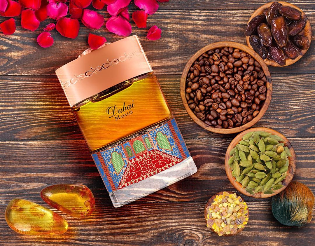 The Spirit of Dubai | روح دبي - Dubai Majalis is a tribute to Arabic hospitality, and is one of the most valued cultural cornerstone of Dubai heritage.  The fragrance is filled with the rich aroma of...