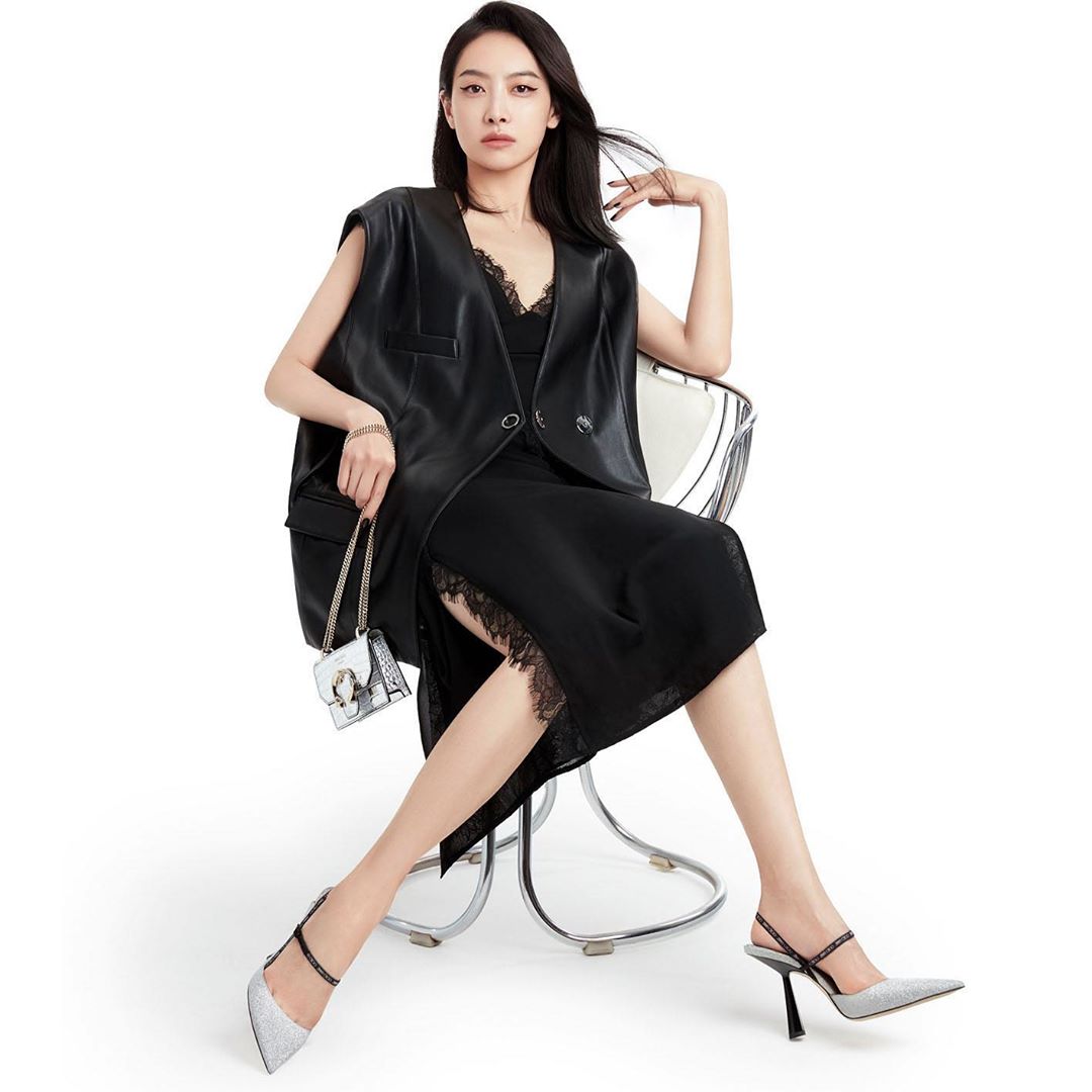 Jimmy Choo - Asia ambassador Song Qian @victoria02_02 embraces the kick heel trend with the RAY pumps, styled with the MINI PARIS bag #JimmyChoo