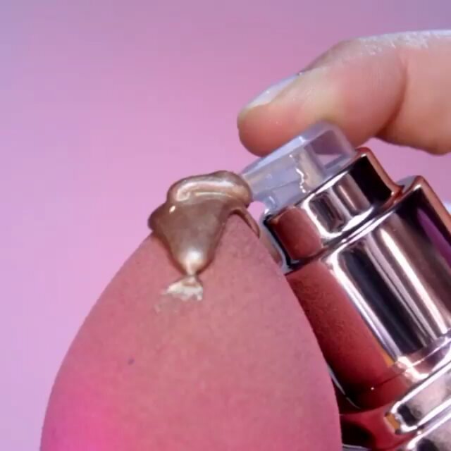 theBalm Cosmetics - Bahama Mama Bronzer x Pastel Vibes. @sandramiyagirocks ​-
​B2G2 FREE lip products now, link in bio to shop.💋
​
​#theBalm #theBalmers #Sale