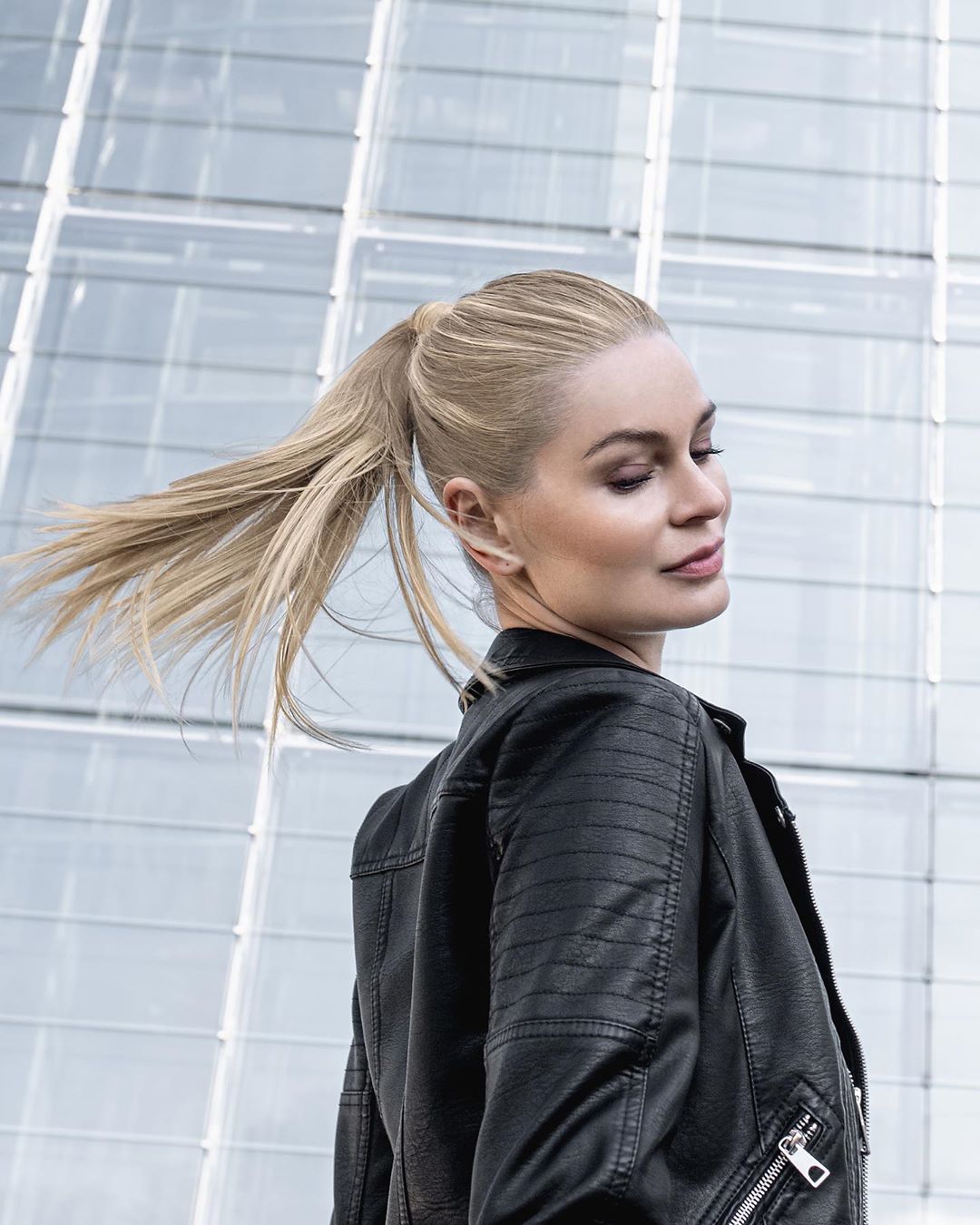 Syoss - Feeling energized after that fresh Light Blond coloration ✌🏼 #Syoss Oleo Intense 10-50. #SyossBackToBusiness
#getsyossed
.
.
.
#CoolBlond #fairtrade #arganoil #caringoil #haircolor #coloration... Syoss - Feeling energized after that fresh Light Blond coloration ✌🏼 #Syoss Oleo Intense 10-50. #SyossBackToBusiness
#getsyossed
.
.
.
#CoolBlond #fairtrade #arganoil #caringoil #haircolor #coloration...