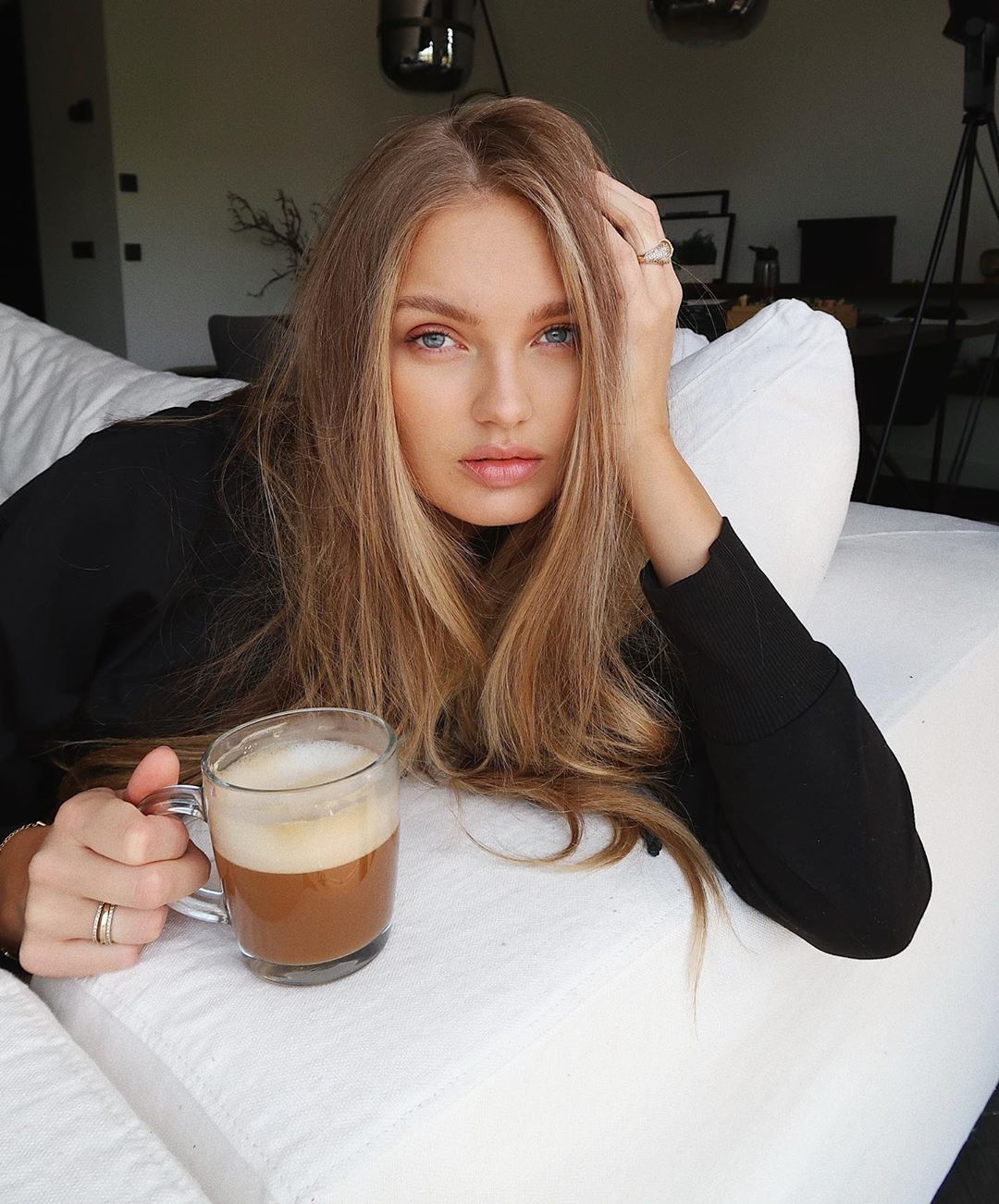 Romee Strijd - Slow mornings and coffee 💭
