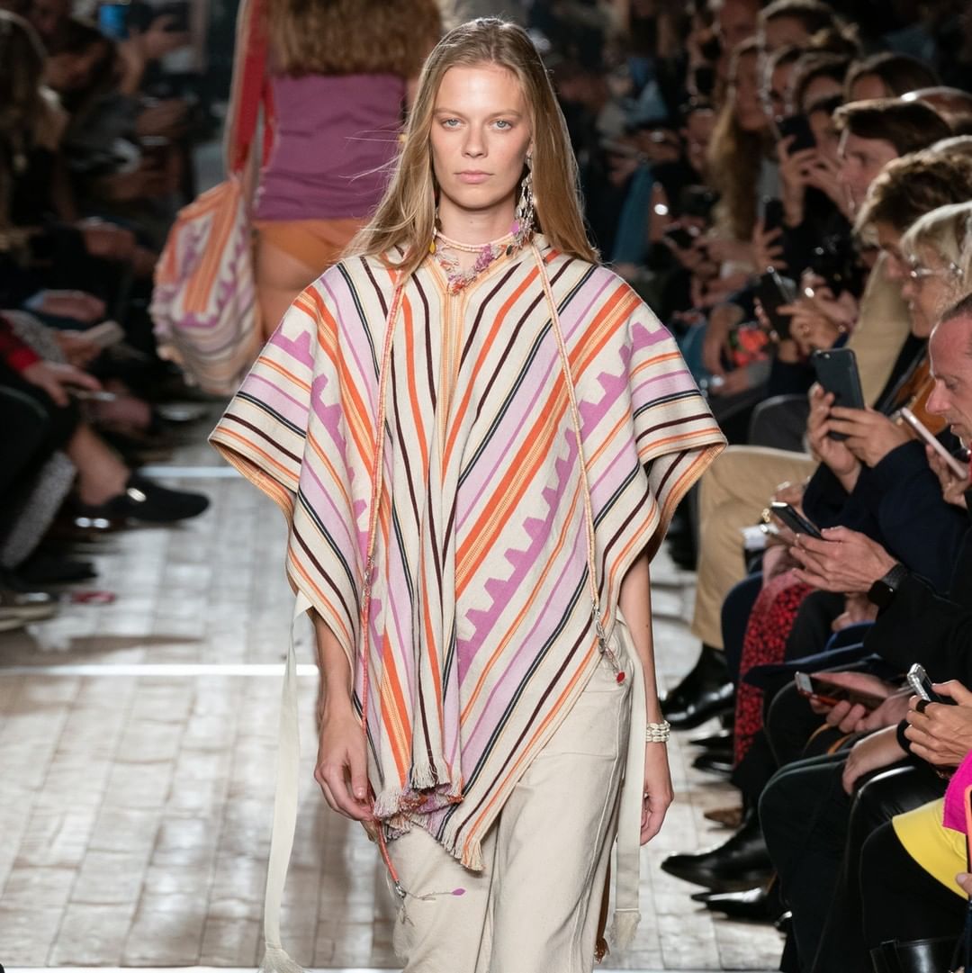 A N T O N I O L I . E U - There is a reason why the '70s are considered one of the most stylish decades of all times: the mix of prints, crazy patterns, flared pants; years that fueled fashion with tr...