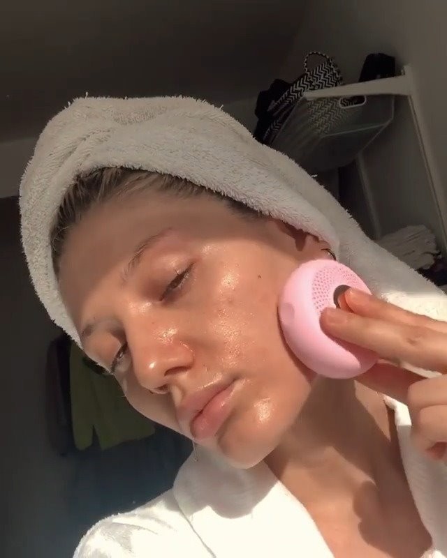 FOREO - Get ready with @mihaellagiuran 💕

UFO mini 2 moisturizes your skin and helps provide a more even application of your makeup! Thanks to its hyper-infusion technology, it drives mask essence dee...