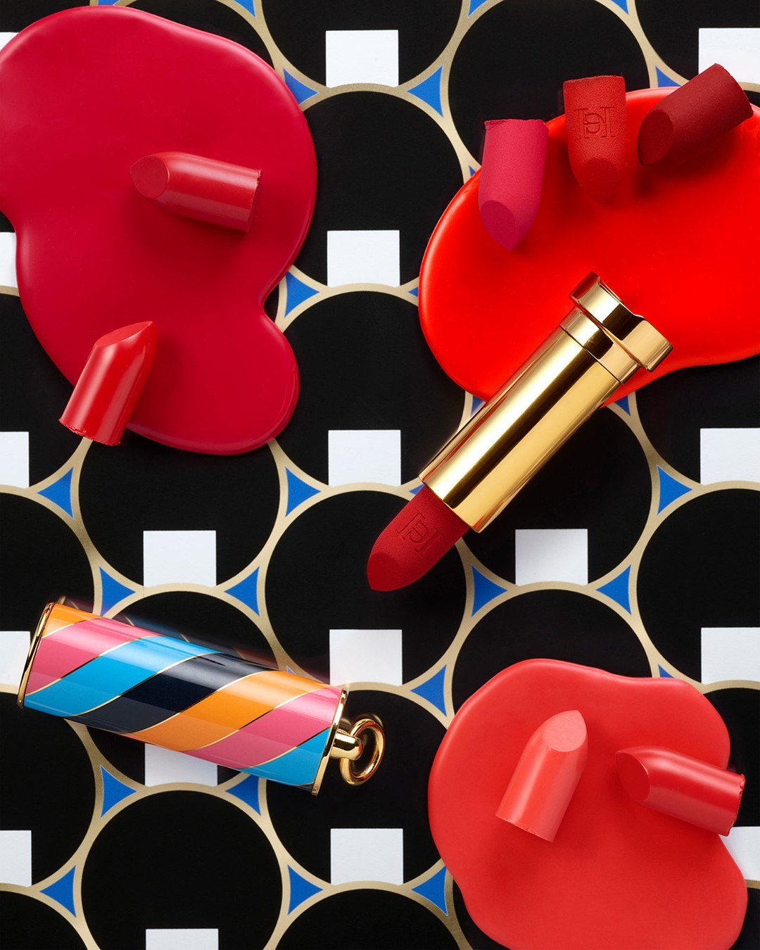CAROLINA HERRERA - Rediscover your joie de vivre with our Matte lipstick in Alegria (color n° 410). Providing intensely pigmented color, it applies easily thanks to its hydrating formula that keeps li...