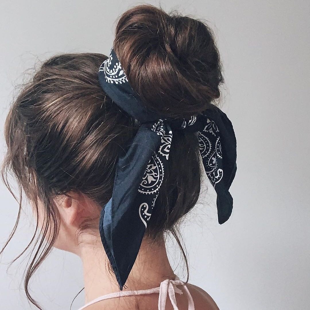 Schwarzkopf Professional - A messy bun AND a hair scarf? This
is the perfect summer style 😍

*Products* 👉 @abby_hairministry
refreshed and textured with #OSiS
BOHO REBEL #dryshampoo (dark
shade) and O...