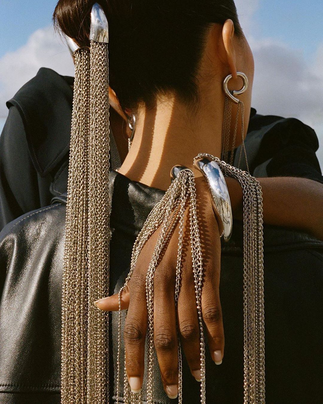 MUGLER - The metal fringe hair cuff and bracelet from the Spring Summer 2020 collection.
-
-
Photographer @aeliotleb
Jewelry @lorette.coleduprat 
#mugler