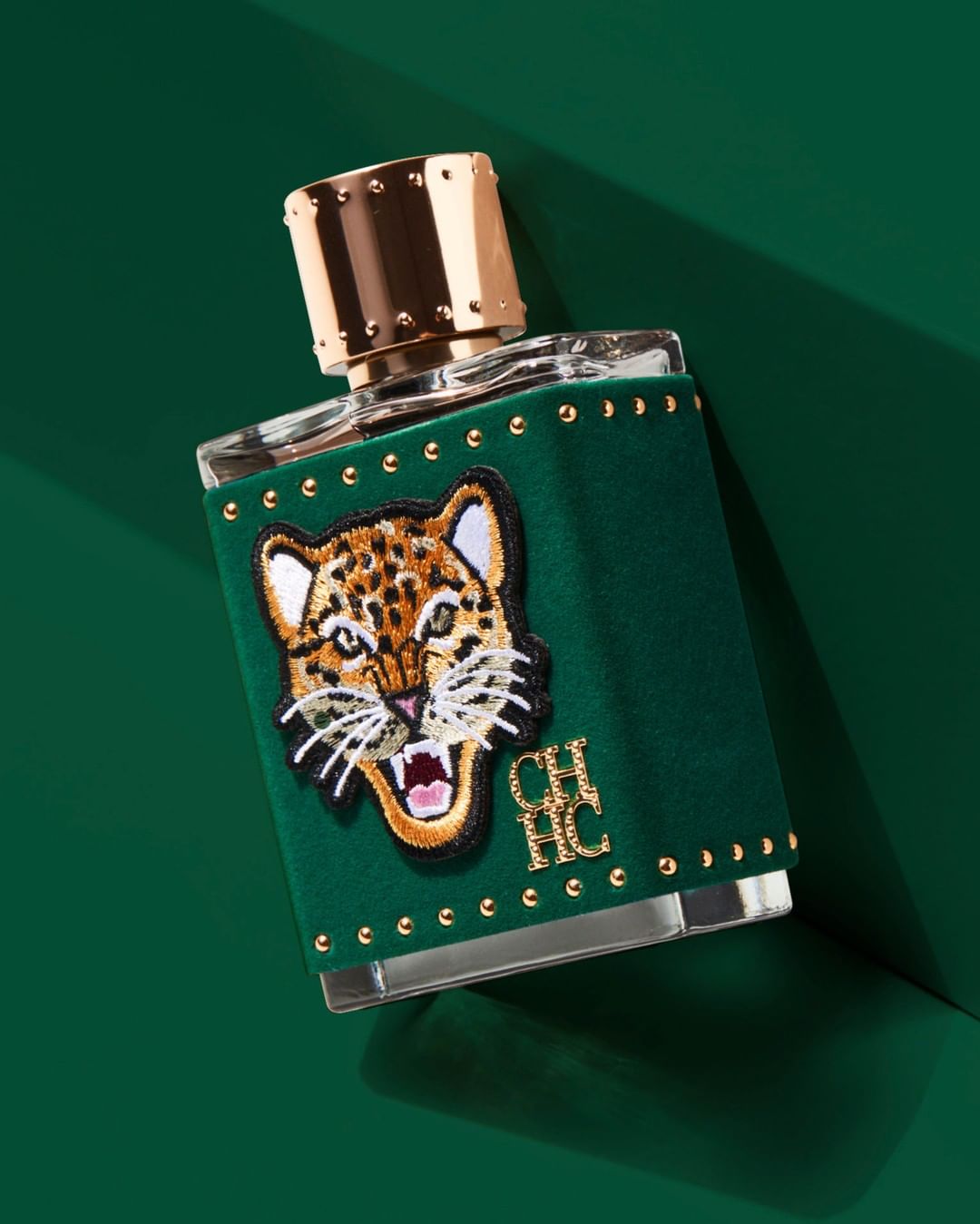 CAROLINA HERRERA - Take a walk on the wild side with CH Beasts, the new CH Men limited edition fragrance. This unforgettable scent exudes strength and masculinity, just like the fierce felines that in...