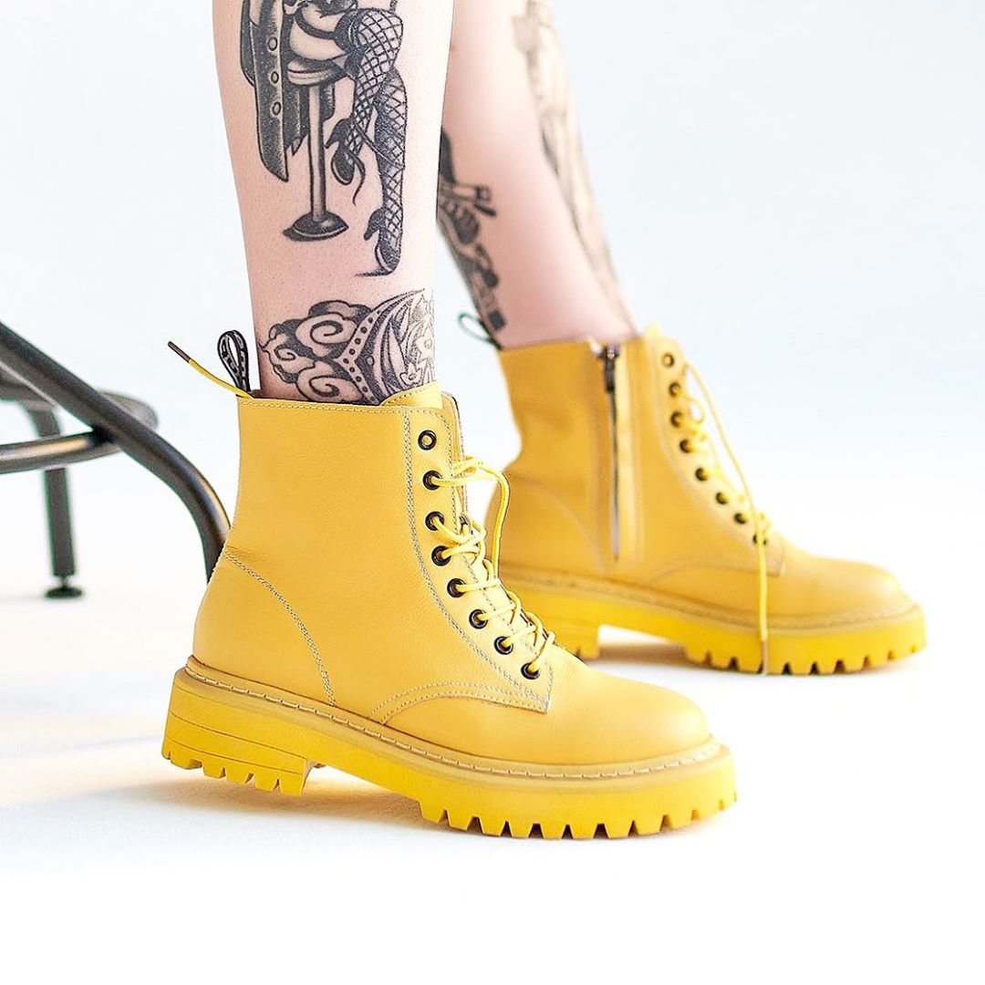 CORSOCOMO Shoes & Accessories - NEW IN!❤️Легкие яркие кожаные ботинки с кожаной подкладкой - стильные , удобные и крутые😎!
Есть ещё белые и чёрные на нашем сайте!
@corsocomo
✔️Стоимость: 8800₽
✔️CORSO...
