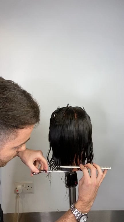 Redken - UKI Education Series 🇬🇧 🇮🇪 
Join Redken Artist @rorymcphee to learn how to achieve the ultimate lived in effortless bob. Rory will share his tips on creating invisible layers with two live cu...