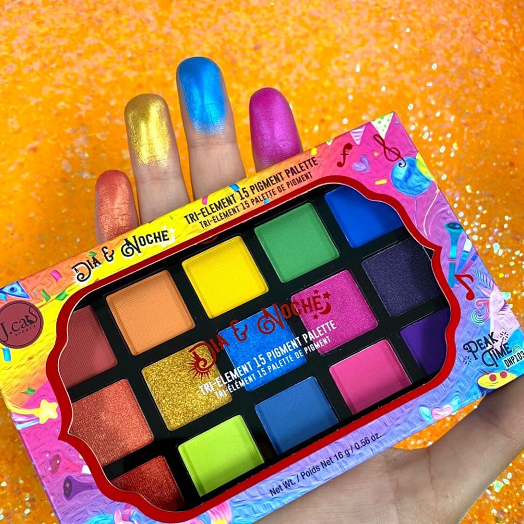 J. Cat Beauty - PEAK TIME!🌈🍭🎨 Think of all the fun Halloween looks you can create with this bad boy! What Halloween would you create?!❤️🧡💛💚💙💜
.
.
.
#jcat #jcatbeauty #eyeshadow #bright #rainbow #color...