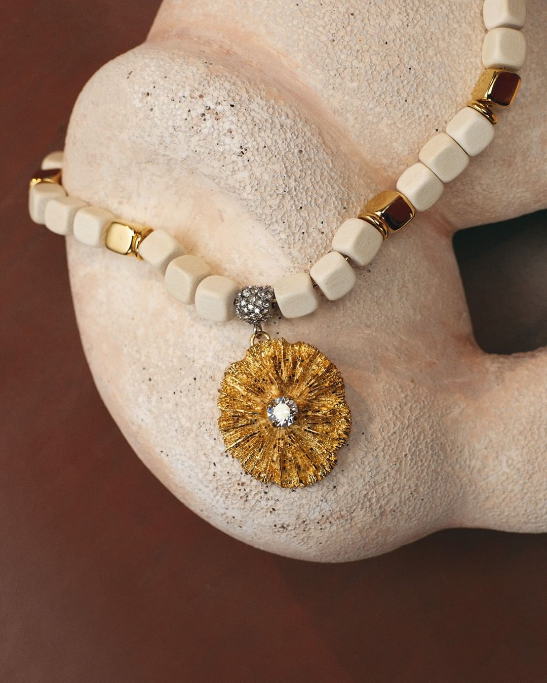 Chloé - Drawing inspiration from coral and seashells, the Egee collection conjures souvenirs of summer

Shop #CHLOEfall20 jewellery in boutiques and on chloe.com

#CHLOE