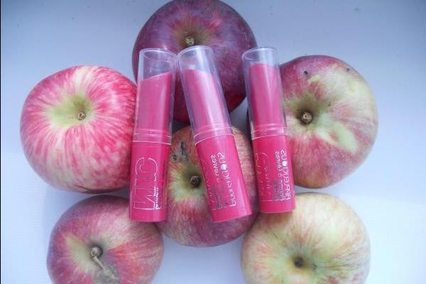 Minha colheita de maçã - NYC Applelicious glossy lip balm #356 Big apple red, #351 Caramel apple, #354 Apple blossom - resenha