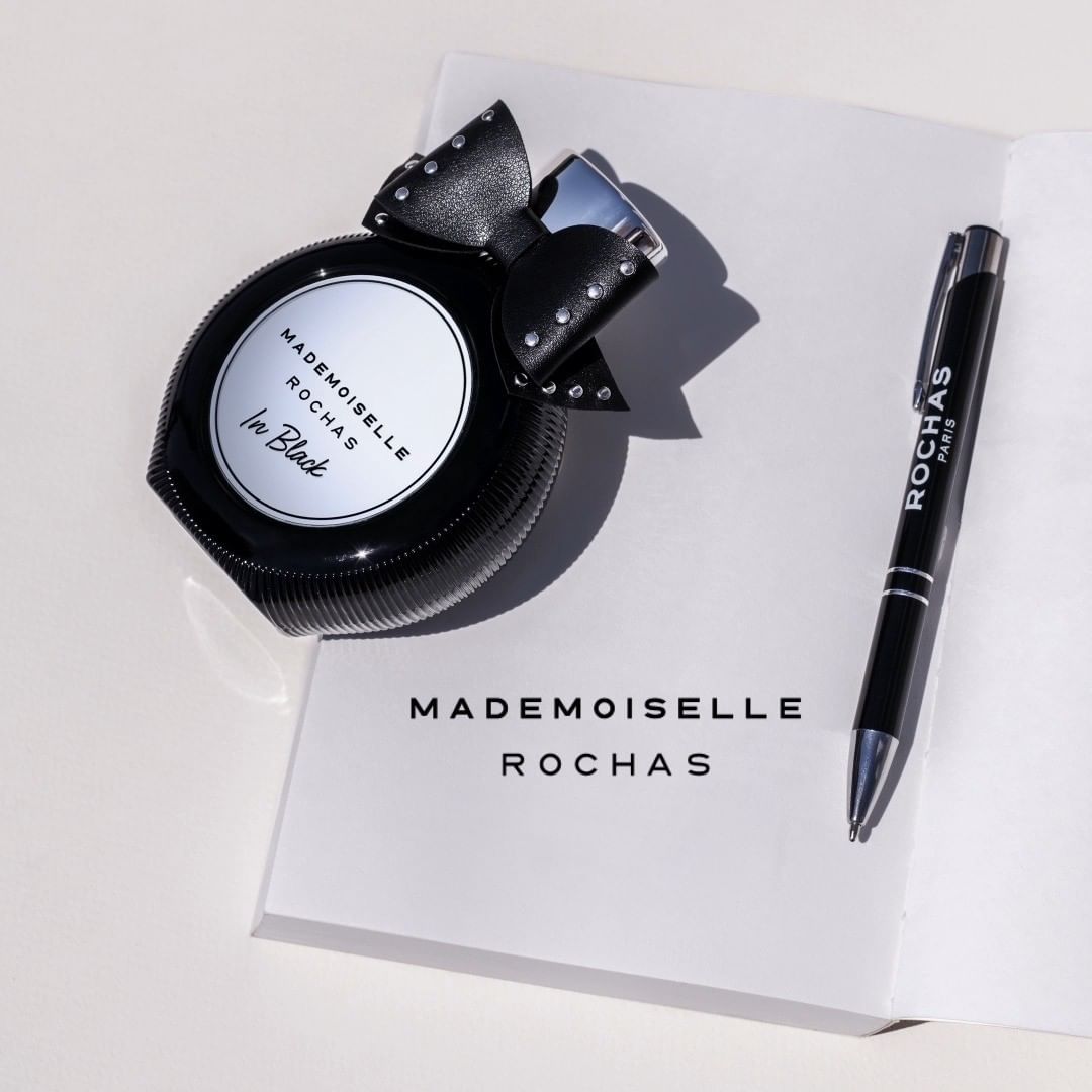 Rochas Paris - MADEMOISELLE ROCHAS IN BLACK

Discover the woody fruity floral perfume. The top notes are bergamot, tea and blackberry. The heart of the fragrance beats with leather, rose and hawthorn....