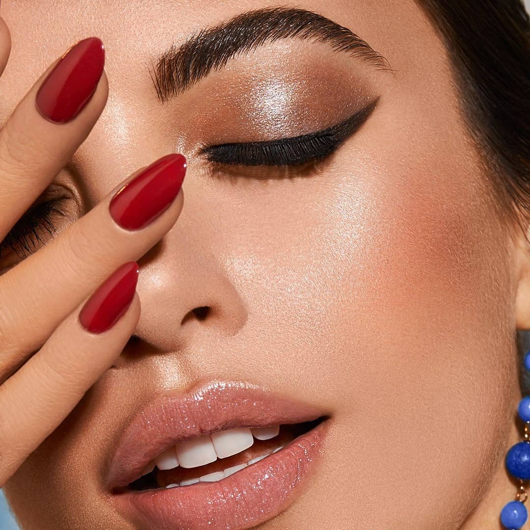 Kiko Milano Russia - Сияющий макияж вмсете с продуктами из новой коллекции #KIKOLostInAmalfi 🍋

🔸 Для создания эффекта «металлик» на глазах мы использовали тени METAL CHROME EYESHADOW в качестве финиш...