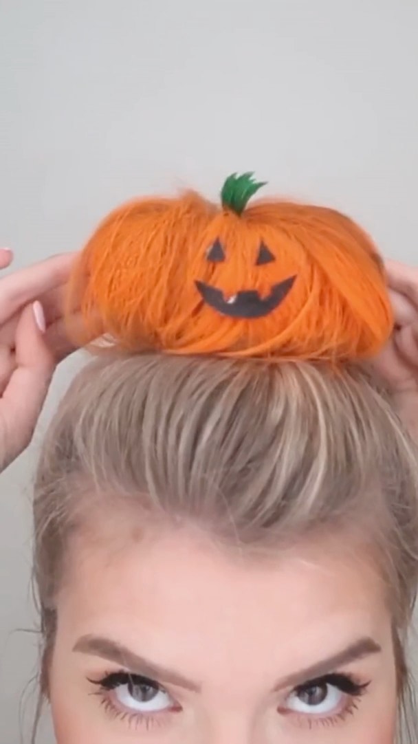 Tangle Teezer Hairbrush - Be the envy of everyone on your Zoom calls with @whatlydialikes’ AMAZING pumpkin hair tutorial 🎃✨