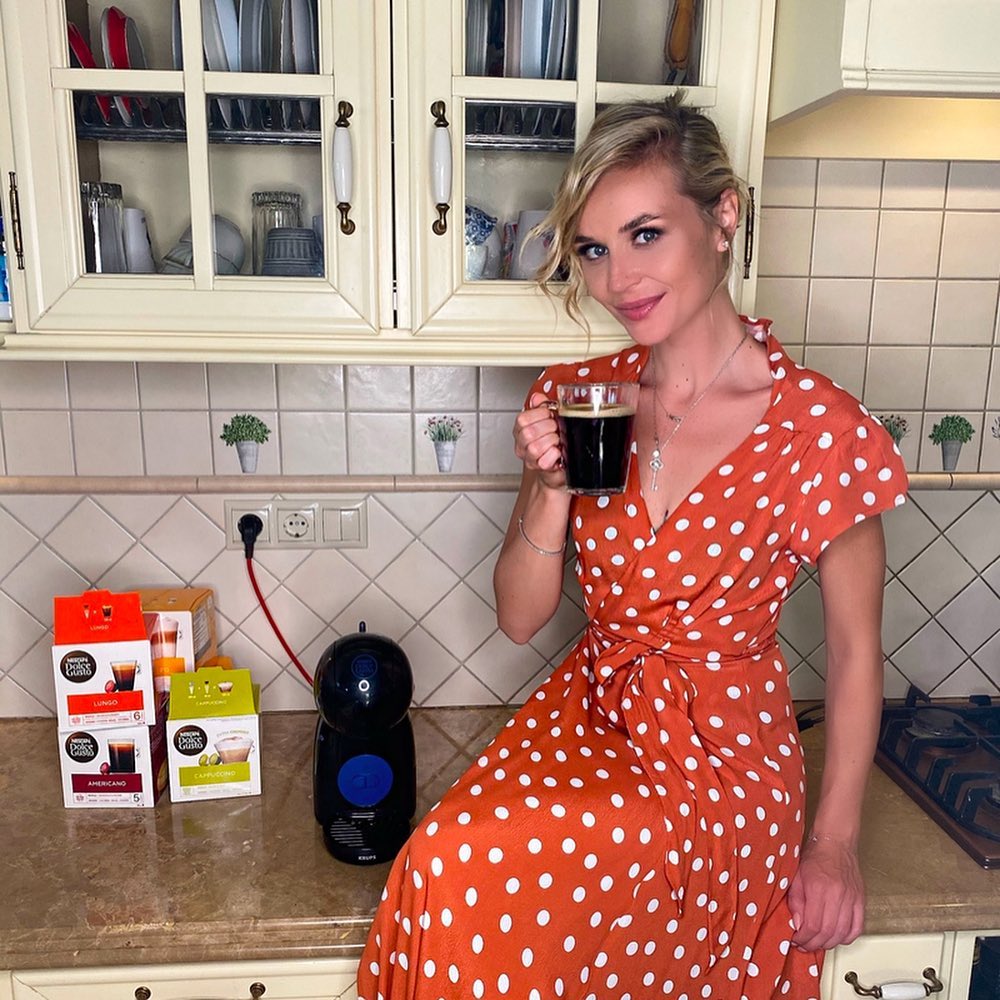 Polina Gagarina 🇷🇺 - День можно считать удачным, если я:

🙏🏼 спала не меньше 7 часов
🙏🏼 никуда не спешу как минимум до обеда и могу посвятить это время себе
🙏🏼 начала утро с чашки ароматного лунго от...