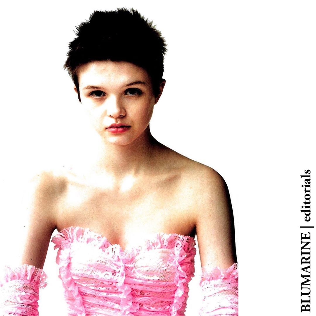 Blumarine - Don't cry over broken bronzer. Model @madenall wearing #BlumarineSS20 pink dress on @selfservicemagazine. Photographed by @julie_greve, styled by @lottavolkova.
#Blumarine #SS20