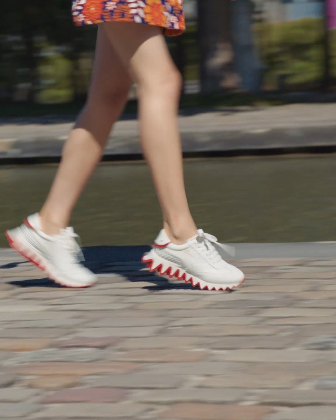 Christian Louboutin - Hold up, rewind! Let's see those #Loubishark sneaker's de-tail one more time.
#ChristianLouboutin
Video by @Felix_Cooper