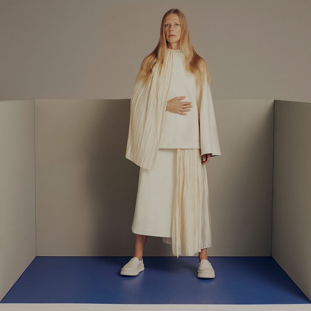 MATCHESFASHION Woman - Adopt the clean aesthetic seen on @jilsander’s runway with the label’s sculptural silhouettes and pared-back palettes.
Discover the collection at the link in bio.
📸 @liamwarwick...